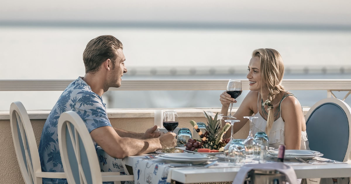 couple at restaurant on the satellite beach waterfront